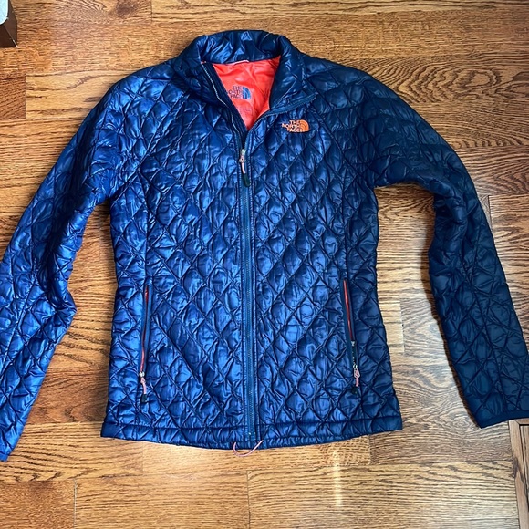 The North Face Jackets & Blazers - The North Face women’s size small navy zip up jacket